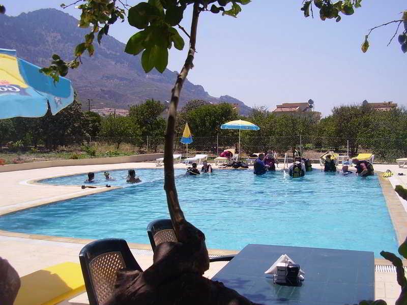 Lapida Garden Hotel Lapta Buitenkant foto